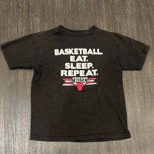 Delta Pro Weight Black NBA Chicago Bulls Youth Tee 5/6